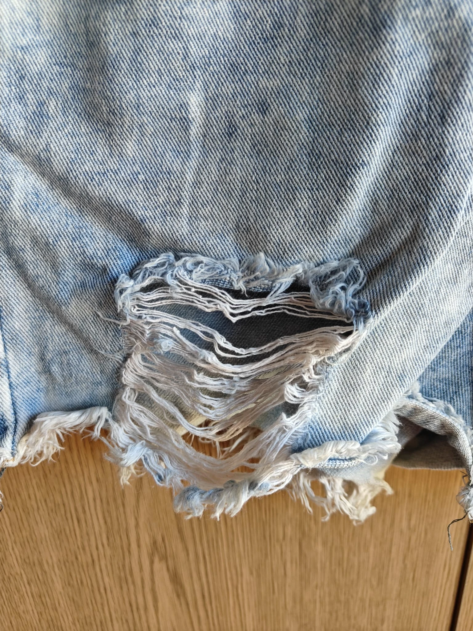 Denim shorts with a modern and relaxed look – photo 2